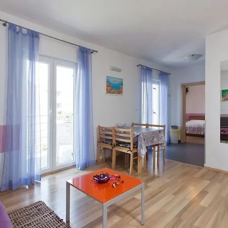 Apartment Komforan 2+2 Hvar Town